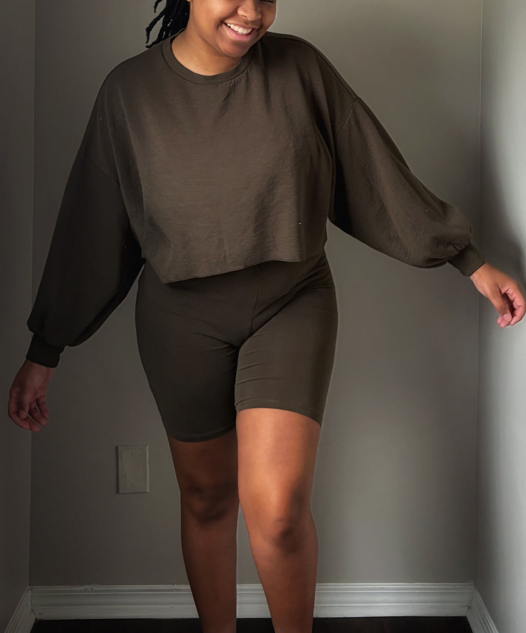 Hideaway Cropped Sweatshirt Biker Set | Olive